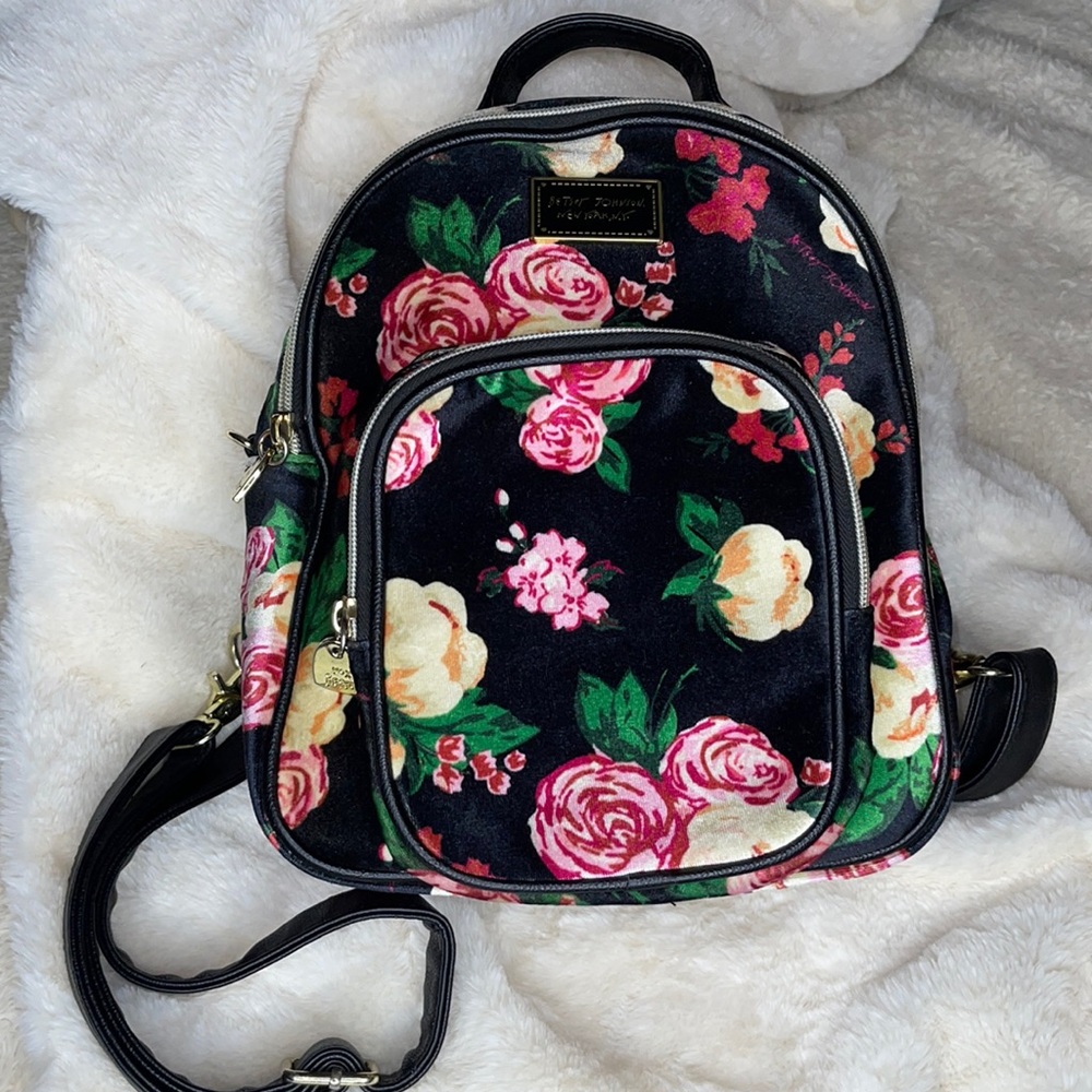 COPY - Gently used Betsey Johnson floral backpack 💐🌷